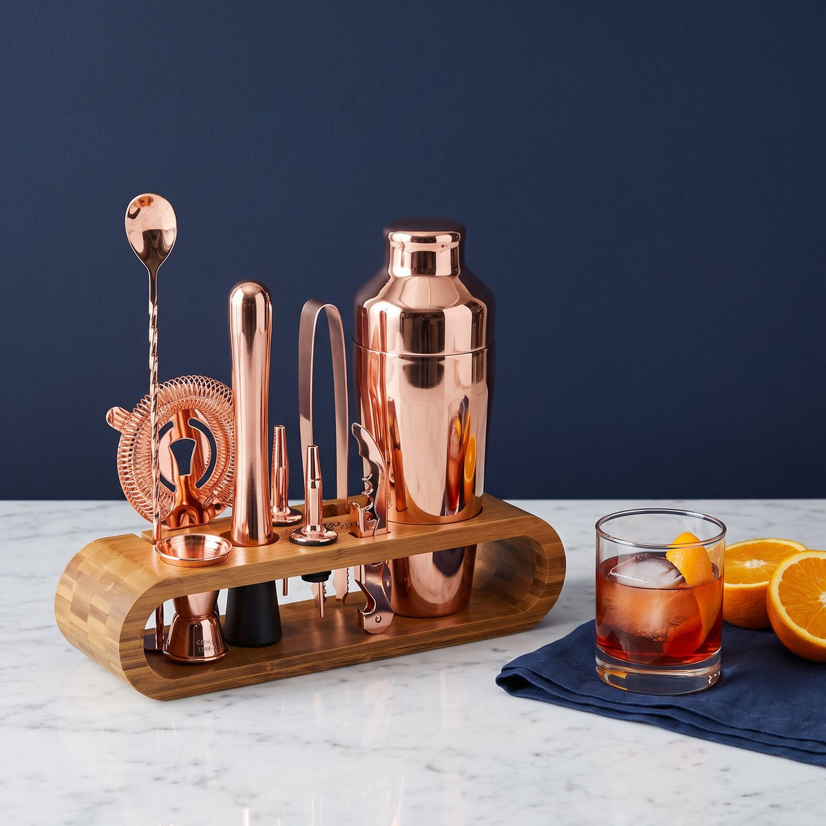 Kit Cocktail Continental Shaker Rose Gold — sur le bar