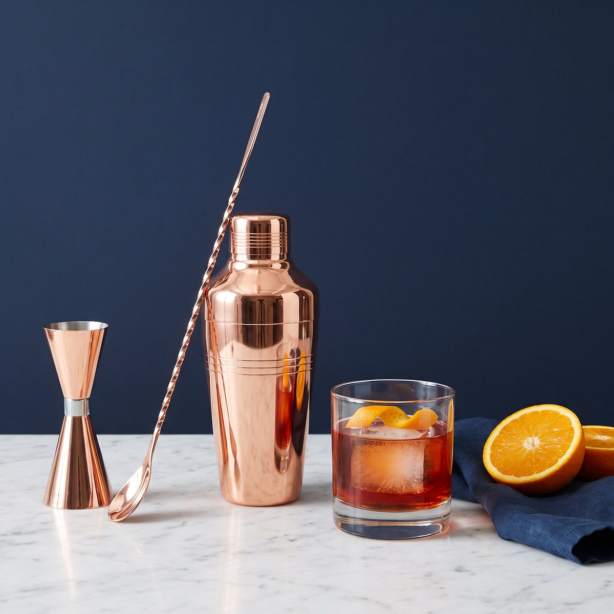 Kit Cocktail Cobbler Rose Gold — sur le bar