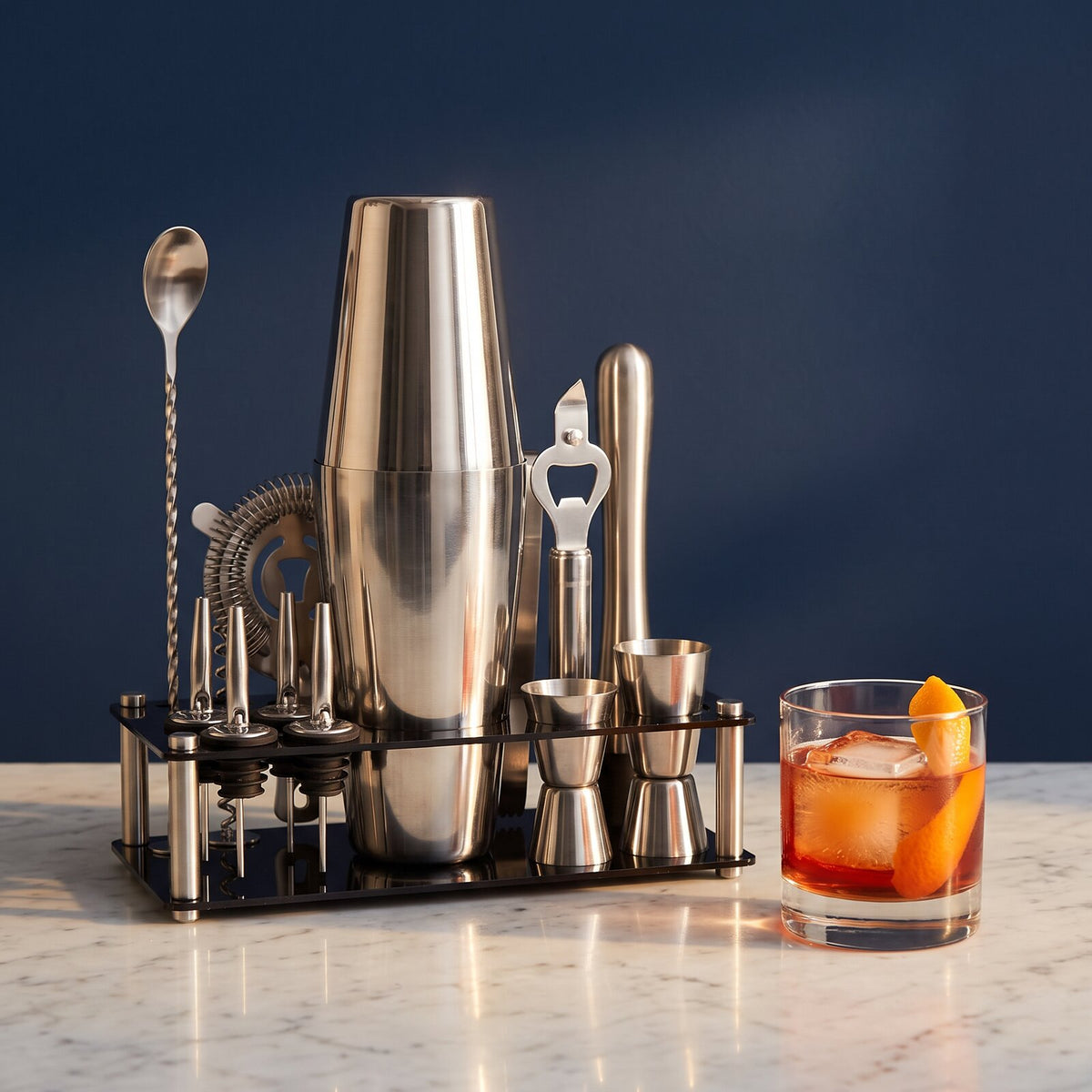 Kit à Cocktail Boston Shaker en Argent - mise en situation