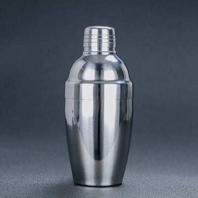 Shaker Pour Cocktail