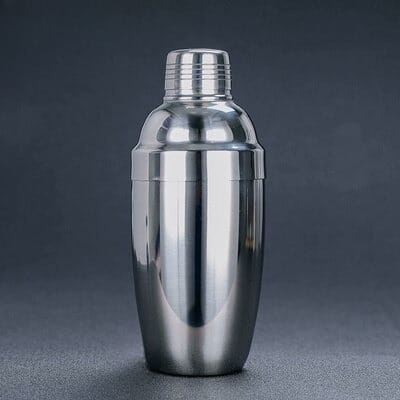 Shaker Pour Cocktail