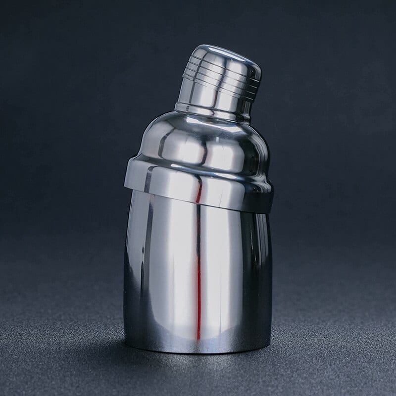 Shaker Pour Cocktail