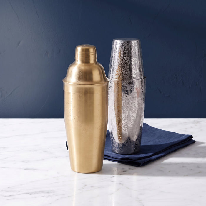 Trois shakers à cocktail en verre et inox